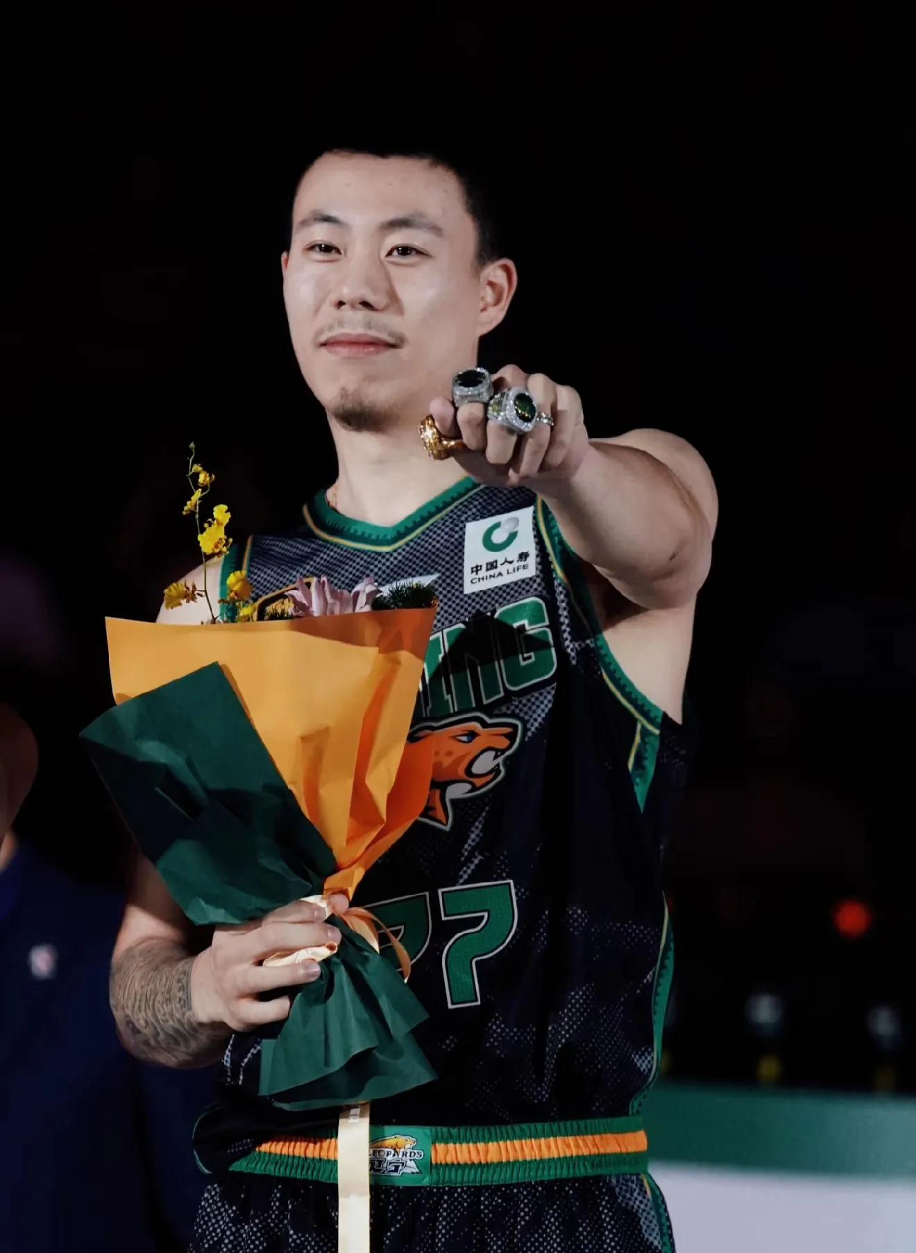 关于荷甲倒计时，华盛顿奇才赛前调整名单，细节引发关注，球迷炸锅，年轻球员得到机会的信息