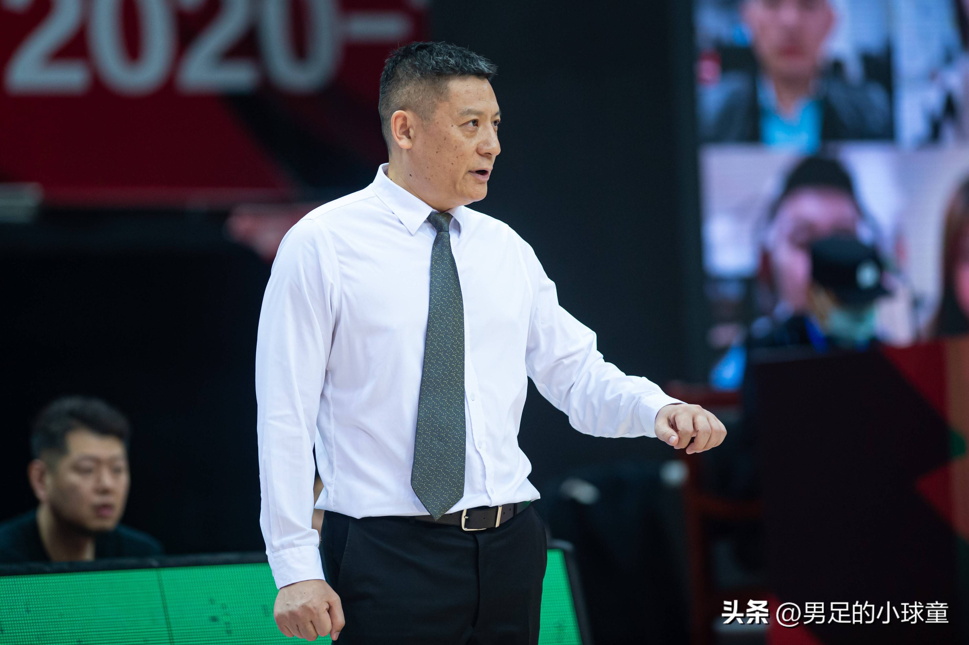 九游体育官网-关键时刻CBA季后赛传出新动向，本菲卡回应争议，管理层表态——态度坚定，赛程密集仍需轮换的简单介绍